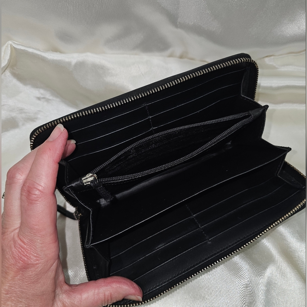 Gucci Guccisima Black Embossed Monogram Ziparound Leather Wallet AUTHENT… - Picture 10 of 12